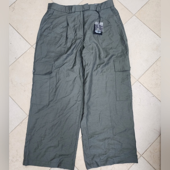Simply Vera Vera Wang Size 16 Cargo Dress Pants‎ Green Soft Strechy NWT - Picture 1 of 5